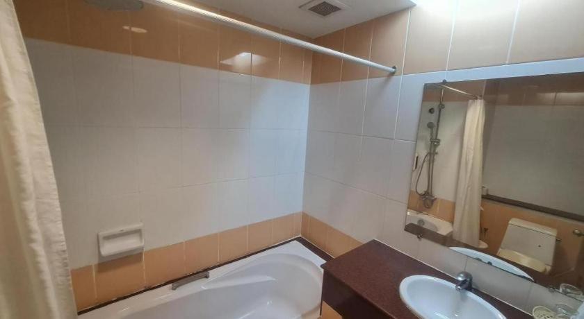 Western Grand Hotel Ratchaburi Ban Bang Kra Luaran gambar